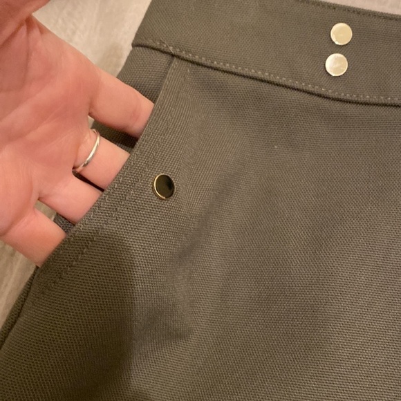 H&M green mini skirt. Size 4 . New. - Picture 10 of 12